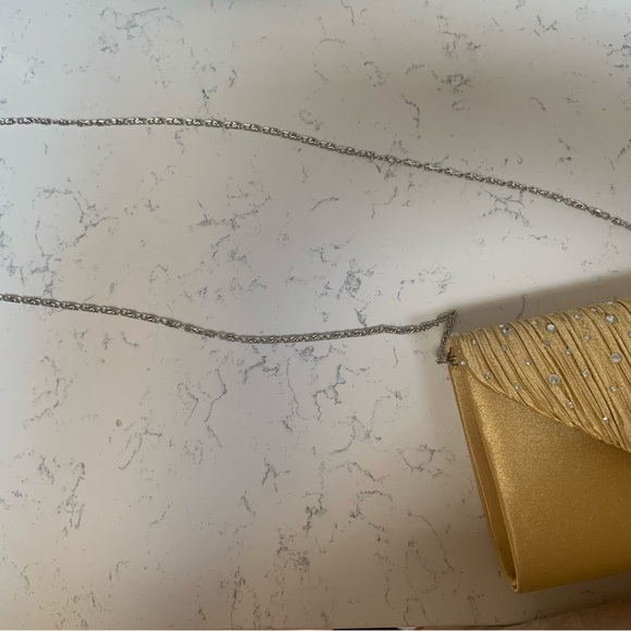 Gold clutch. Evening bag. - Picture 2 of 2